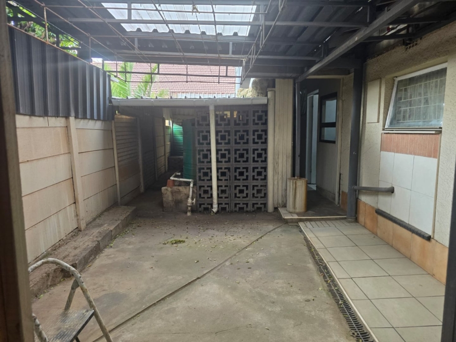 7 Bedroom Property for Sale in Marlands Gauteng