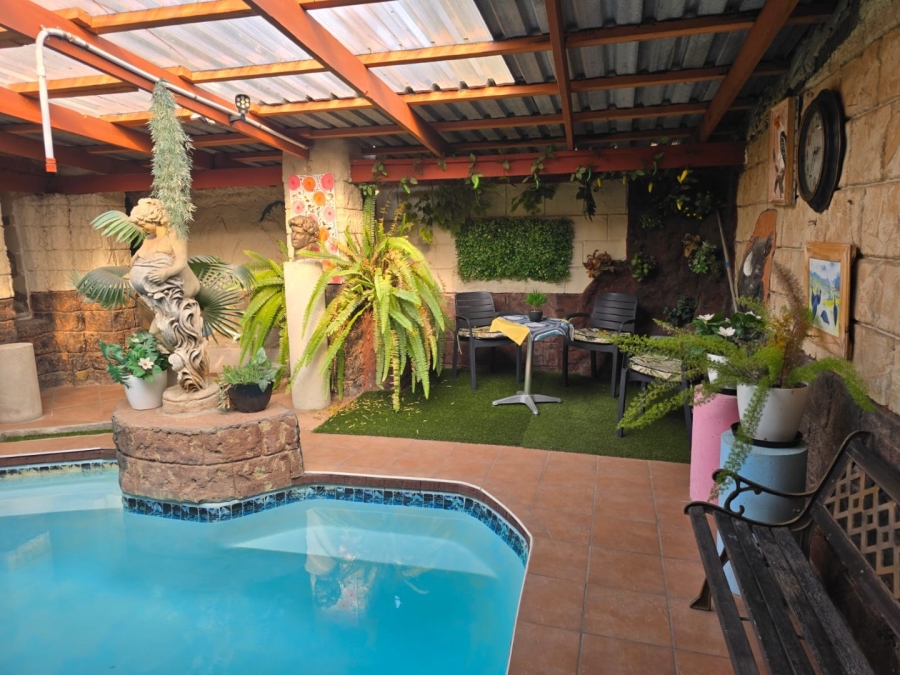 7 Bedroom Property for Sale in Marlands Gauteng