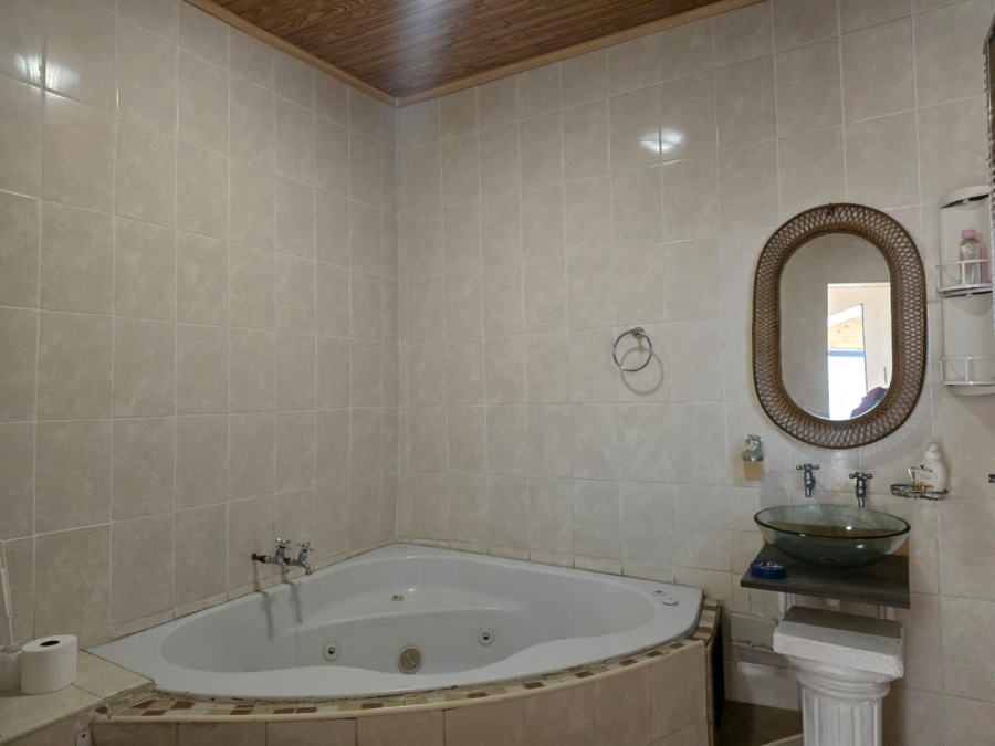 7 Bedroom Property for Sale in Marlands Gauteng