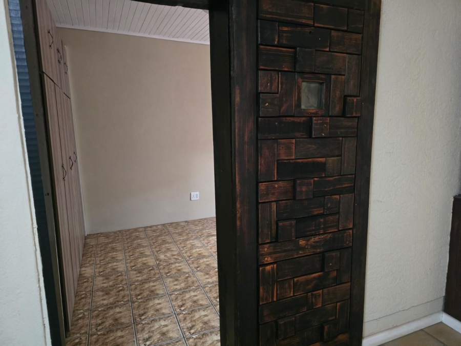 7 Bedroom Property for Sale in Marlands Gauteng