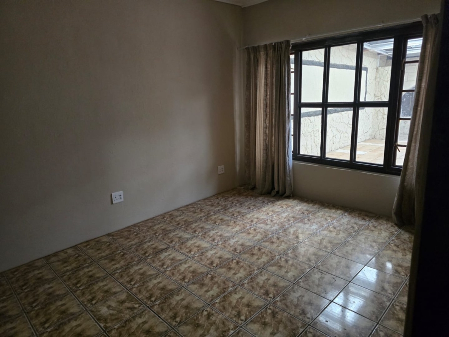 7 Bedroom Property for Sale in Marlands Gauteng