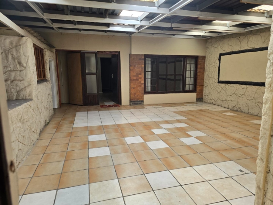 7 Bedroom Property for Sale in Marlands Gauteng