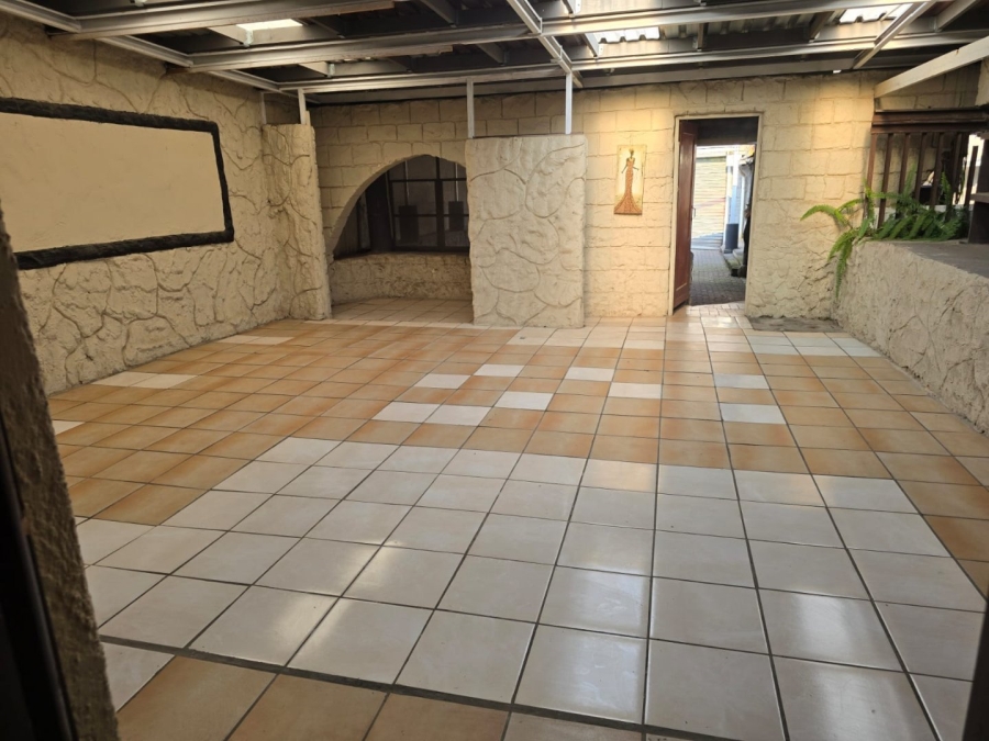7 Bedroom Property for Sale in Marlands Gauteng