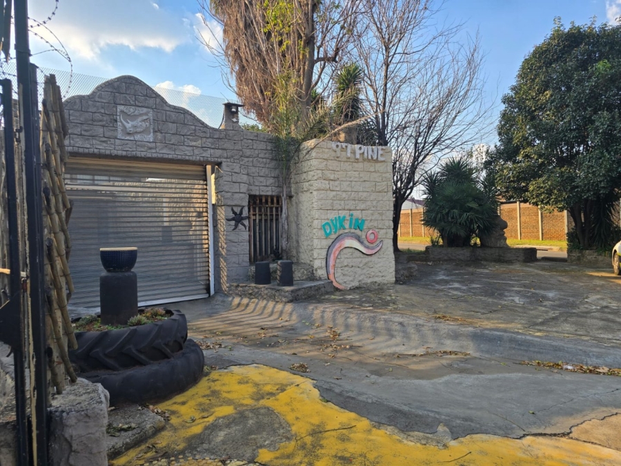 7 Bedroom Property for Sale in Marlands Gauteng