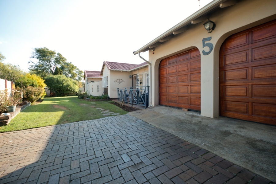 3 Bedroom Property for Sale in Brackenhurst Gauteng