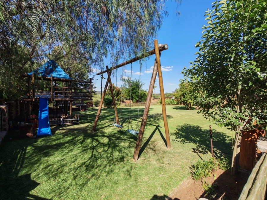 4 Bedroom Property for Sale in Vaaloewer Gauteng