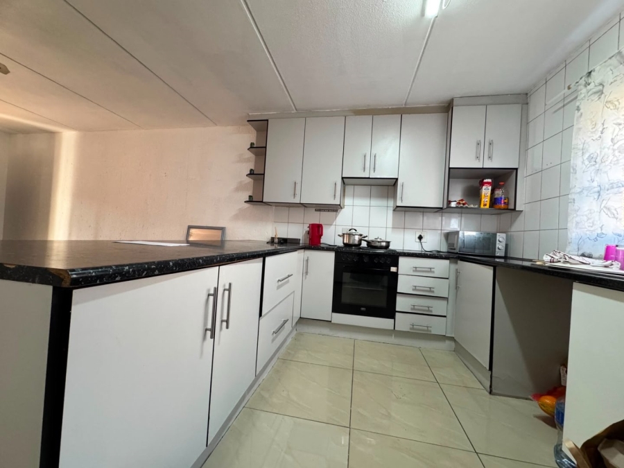 2 Bedroom Property for Sale in Vorna Valley Gauteng