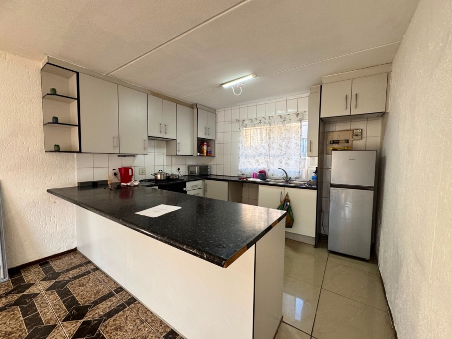 2 Bedroom Property for Sale in Vorna Valley Gauteng