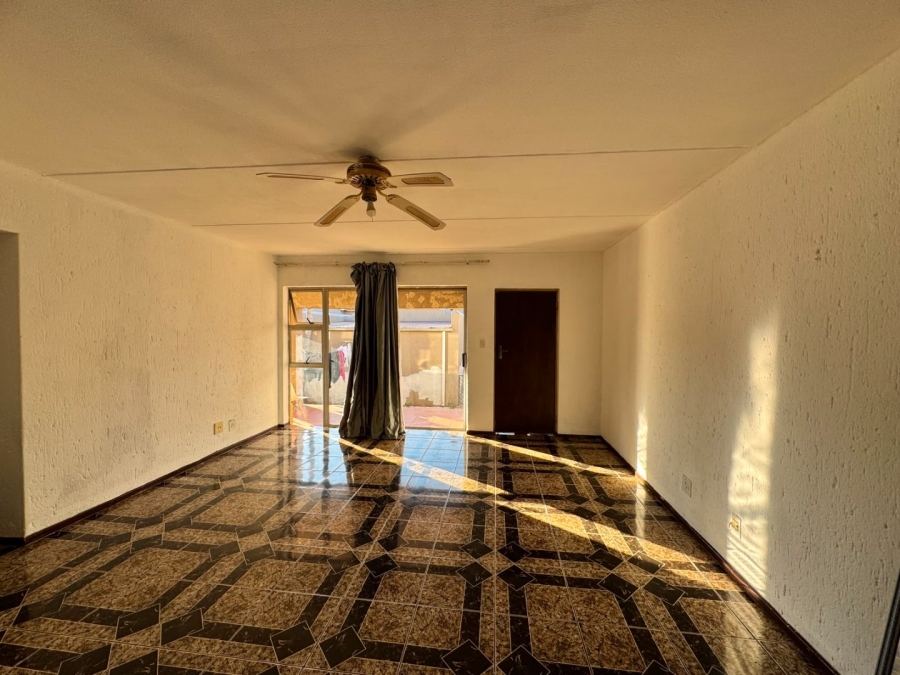 2 Bedroom Property for Sale in Vorna Valley Gauteng