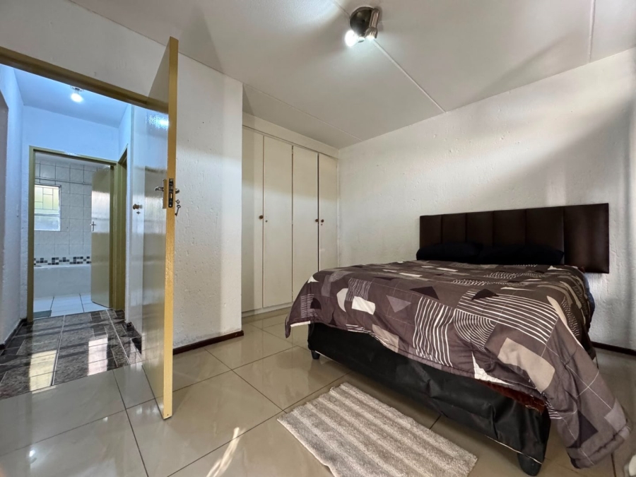 2 Bedroom Property for Sale in Vorna Valley Gauteng
