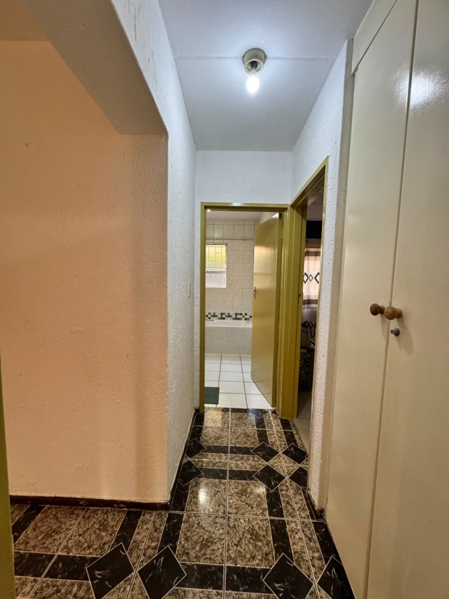 2 Bedroom Property for Sale in Vorna Valley Gauteng