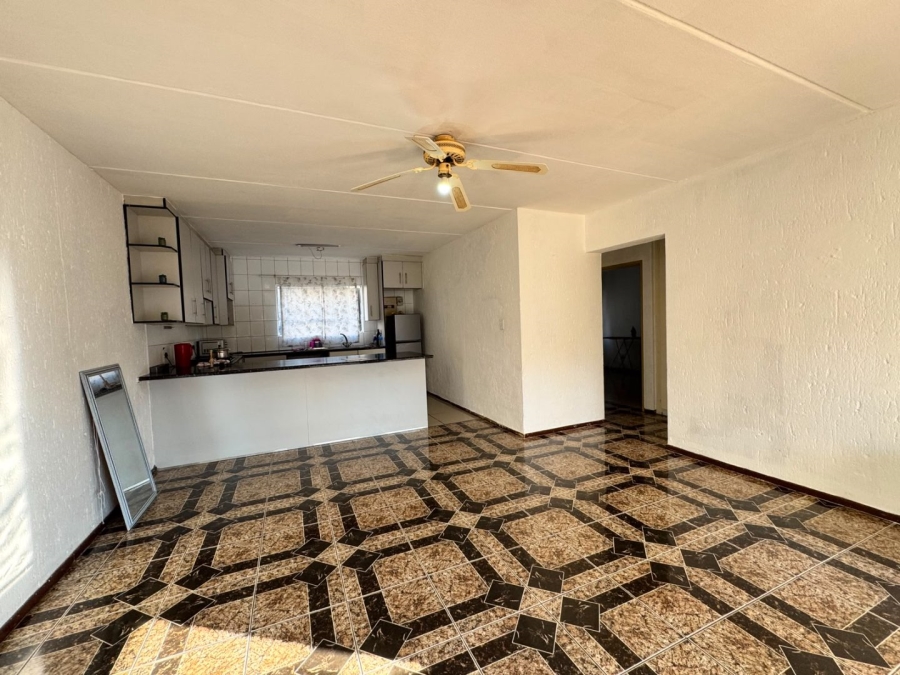2 Bedroom Property for Sale in Vorna Valley Gauteng