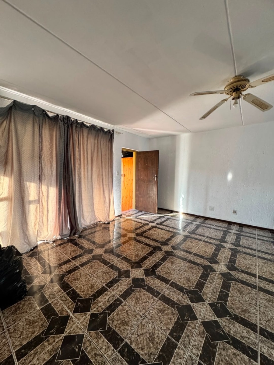 2 Bedroom Property for Sale in Vorna Valley Gauteng