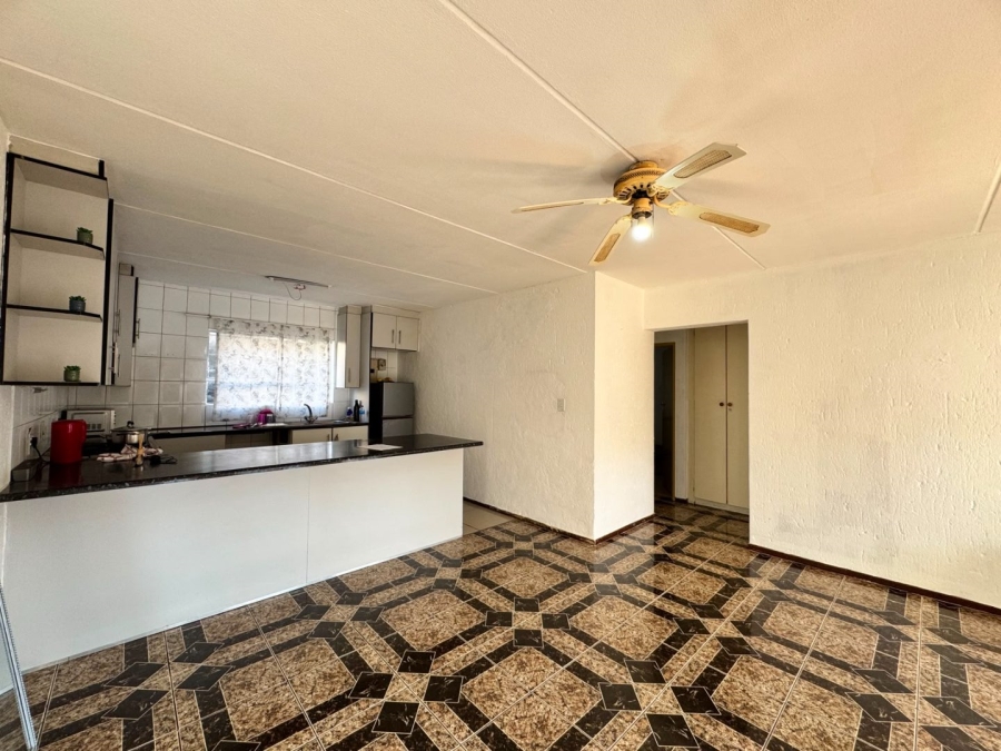 2 Bedroom Property for Sale in Vorna Valley Gauteng