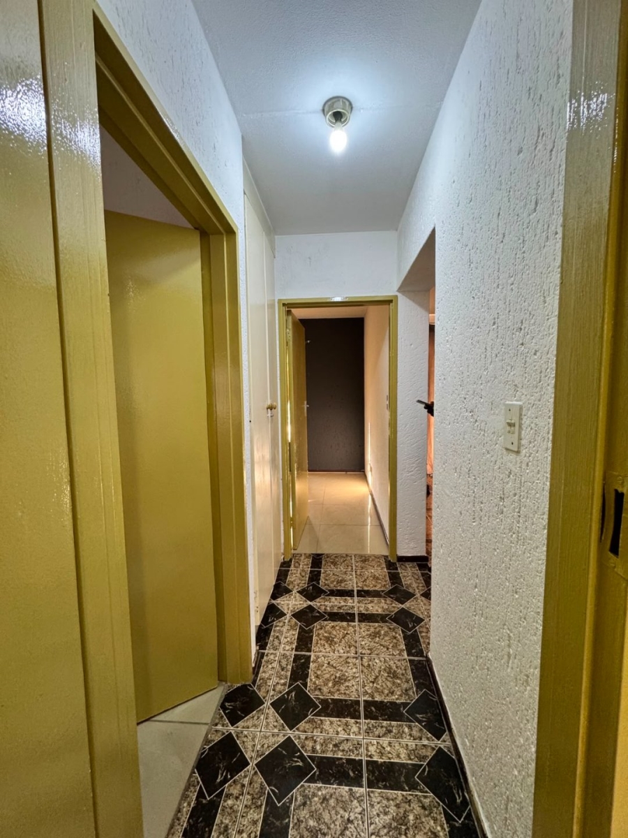 2 Bedroom Property for Sale in Vorna Valley Gauteng