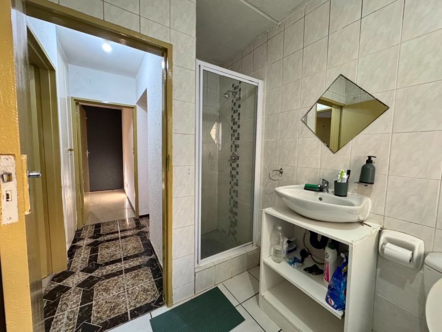 2 Bedroom Property for Sale in Vorna Valley Gauteng