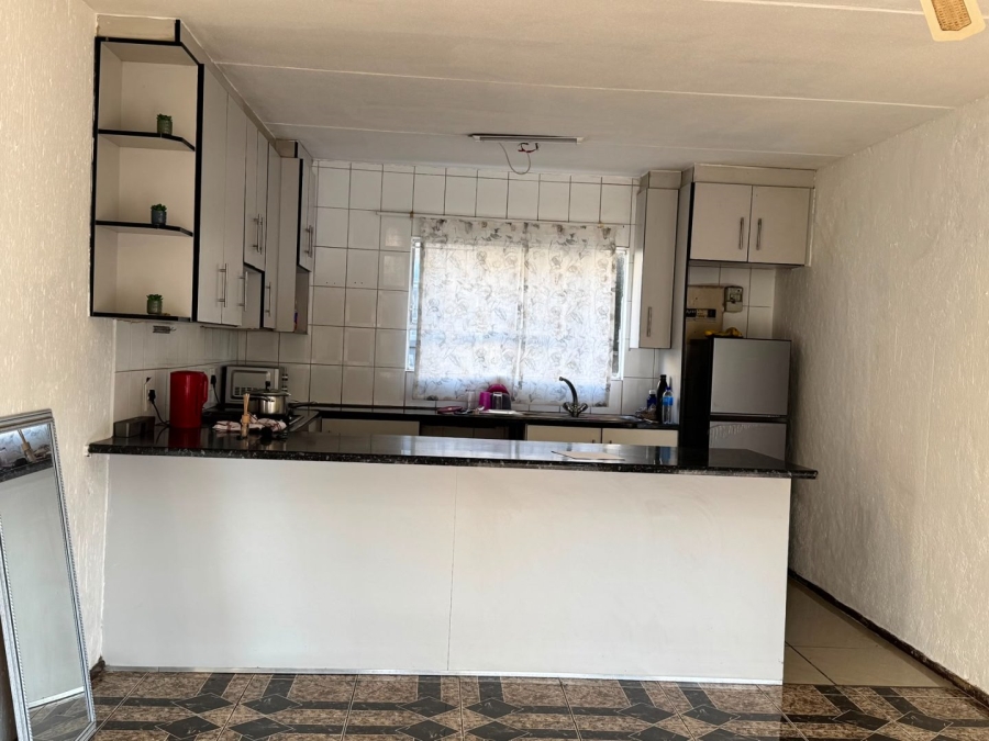 2 Bedroom Property for Sale in Vorna Valley Gauteng