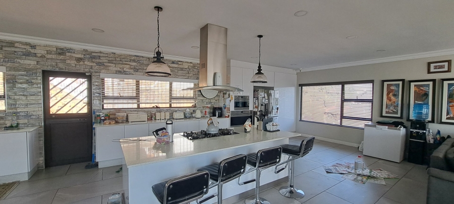 5 Bedroom Property for Sale in Sunnyrock Gauteng