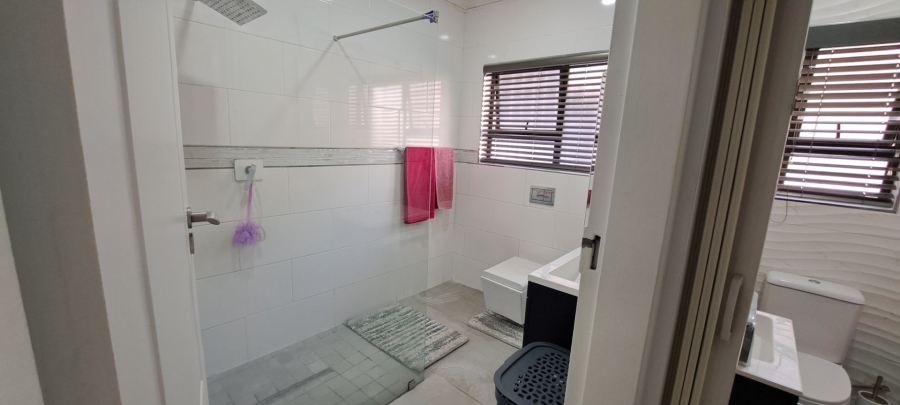 5 Bedroom Property for Sale in Sunnyrock Gauteng