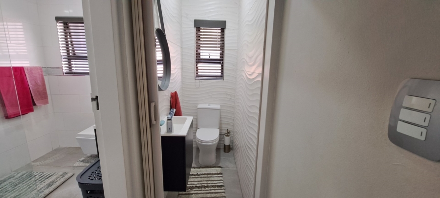 5 Bedroom Property for Sale in Sunnyrock Gauteng