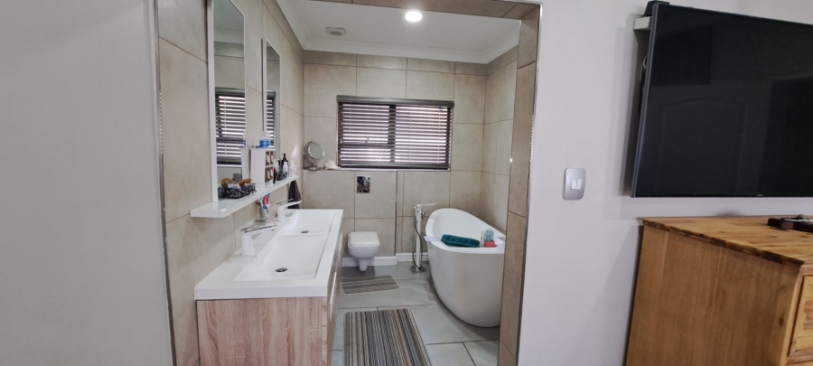 5 Bedroom Property for Sale in Sunnyrock Gauteng