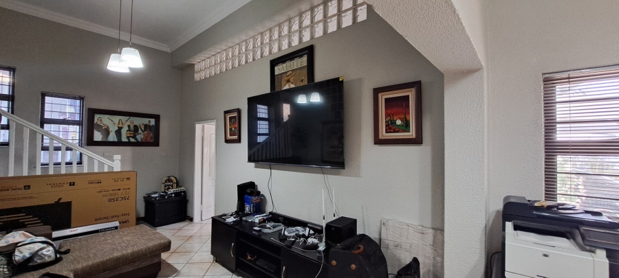 5 Bedroom Property for Sale in Sunnyrock Gauteng