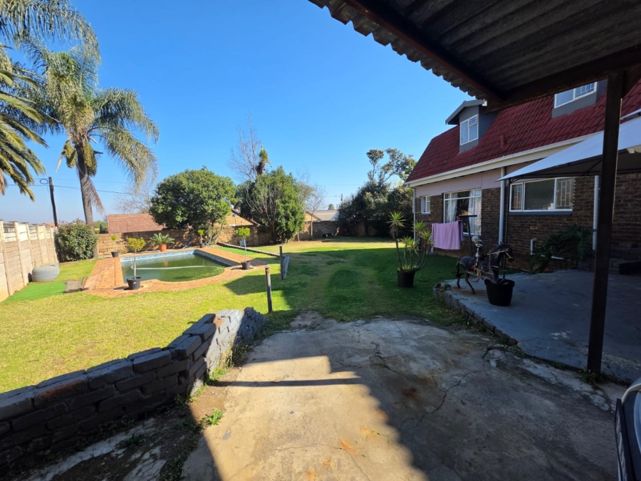 3 Bedroom Property for Sale in Rooihuiskraal Gauteng