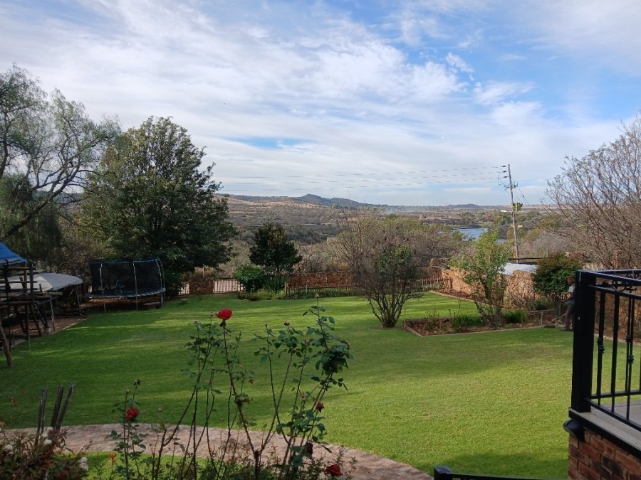 4 Bedroom Property for Sale in Vaaloewer Gauteng