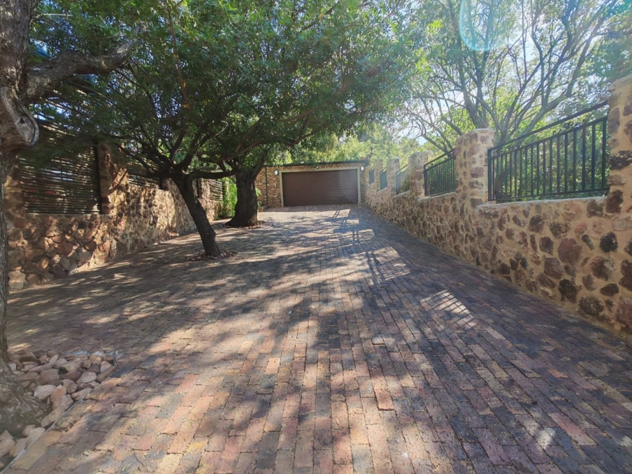 4 Bedroom Property for Sale in Vaaloewer Gauteng