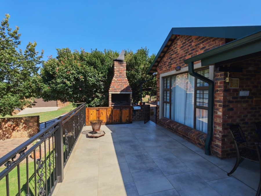 4 Bedroom Property for Sale in Vaaloewer Gauteng