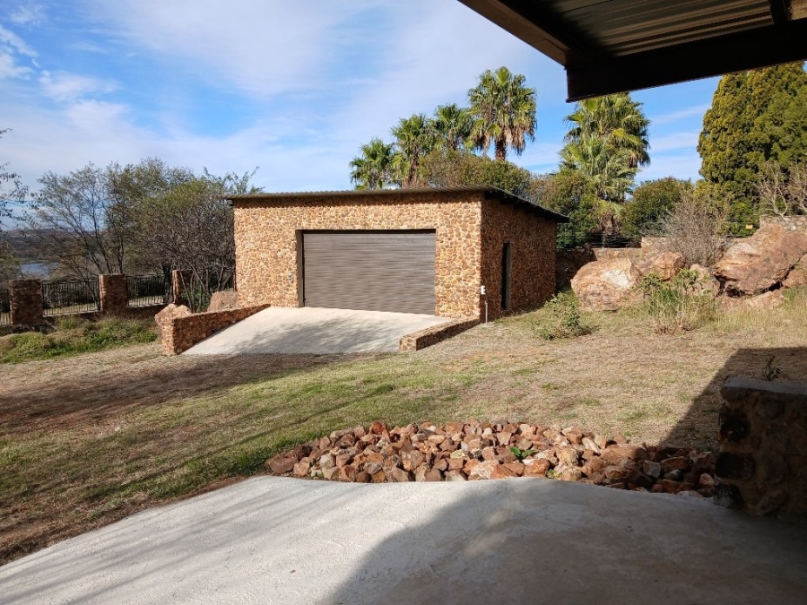 4 Bedroom Property for Sale in Vaaloewer Gauteng