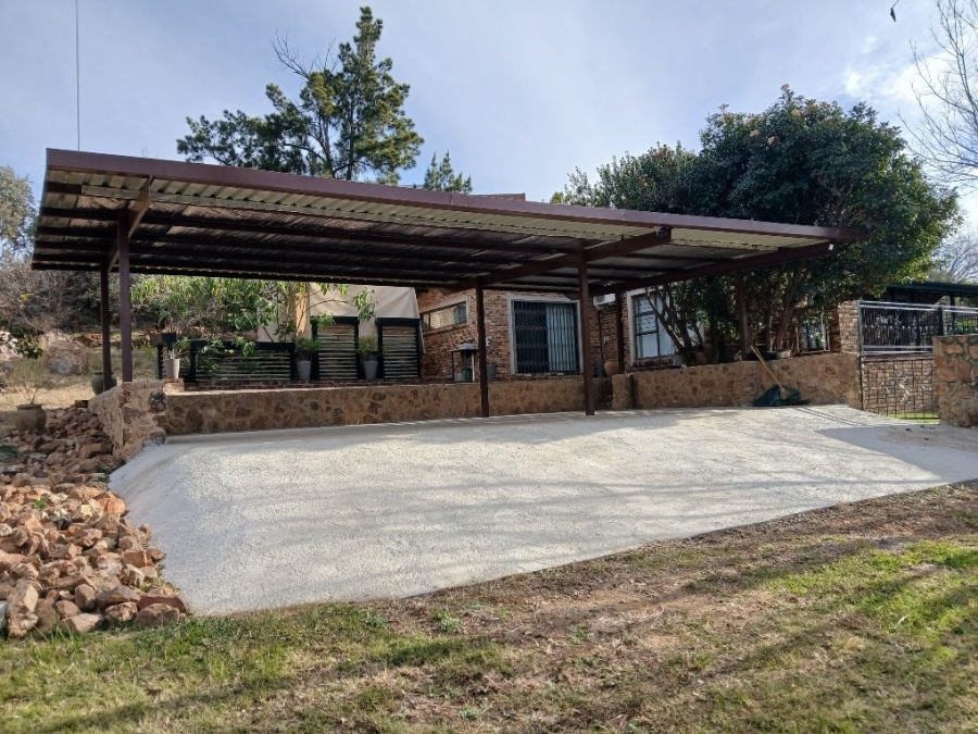 4 Bedroom Property for Sale in Vaaloewer Gauteng