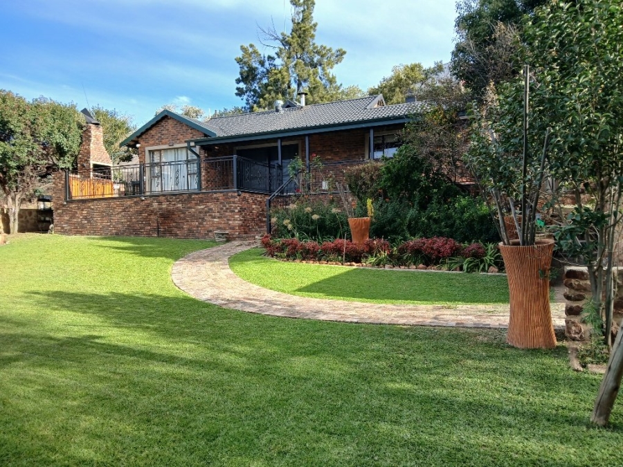4 Bedroom Property for Sale in Vaaloewer Gauteng