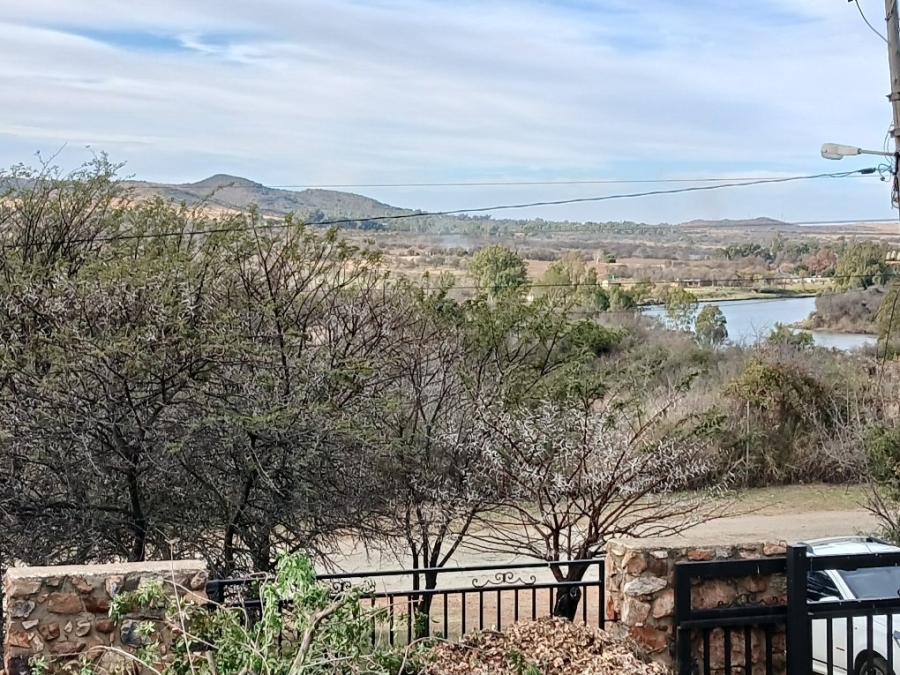 4 Bedroom Property for Sale in Vaaloewer Gauteng