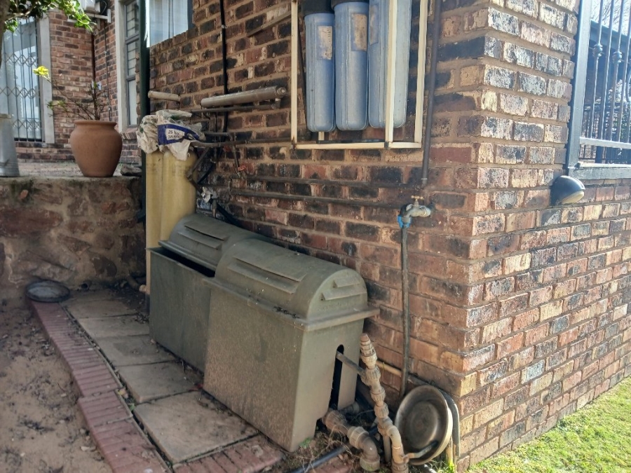 4 Bedroom Property for Sale in Vaaloewer Gauteng
