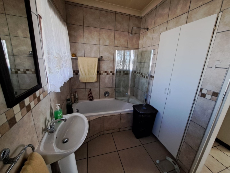 3 Bedroom Property for Sale in Noycedale Gauteng