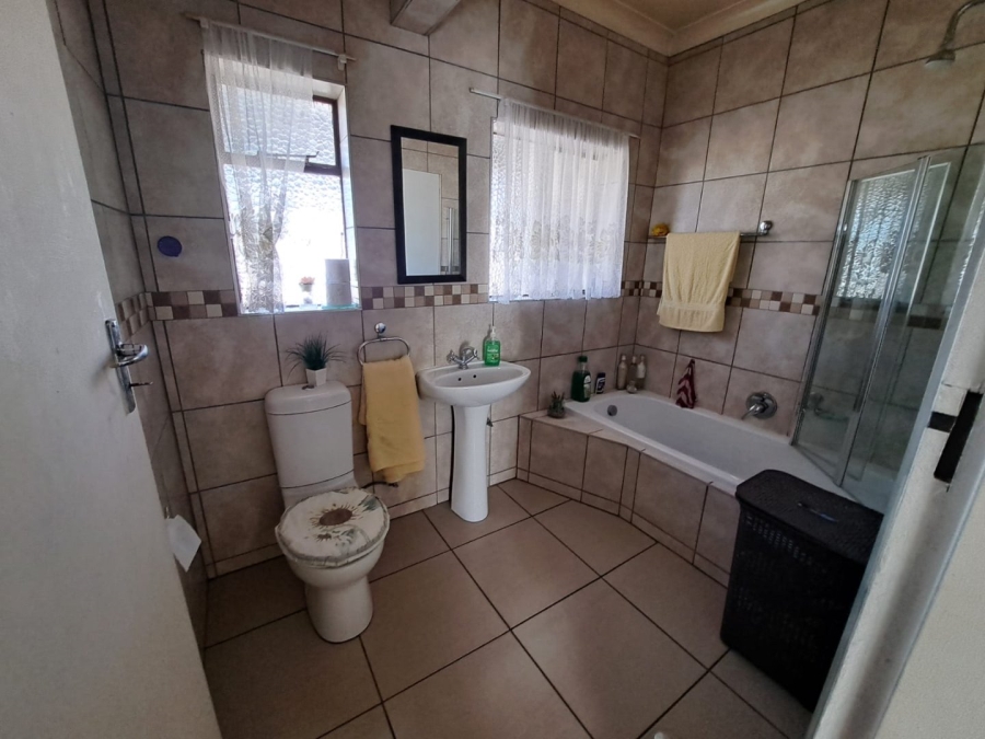 3 Bedroom Property for Sale in Noycedale Gauteng