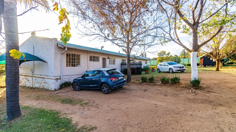 Commercial Property for Sale in Chartwell Gauteng