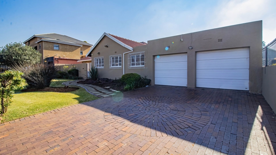 3 Bedroom Property for Sale in Glenanda Gauteng