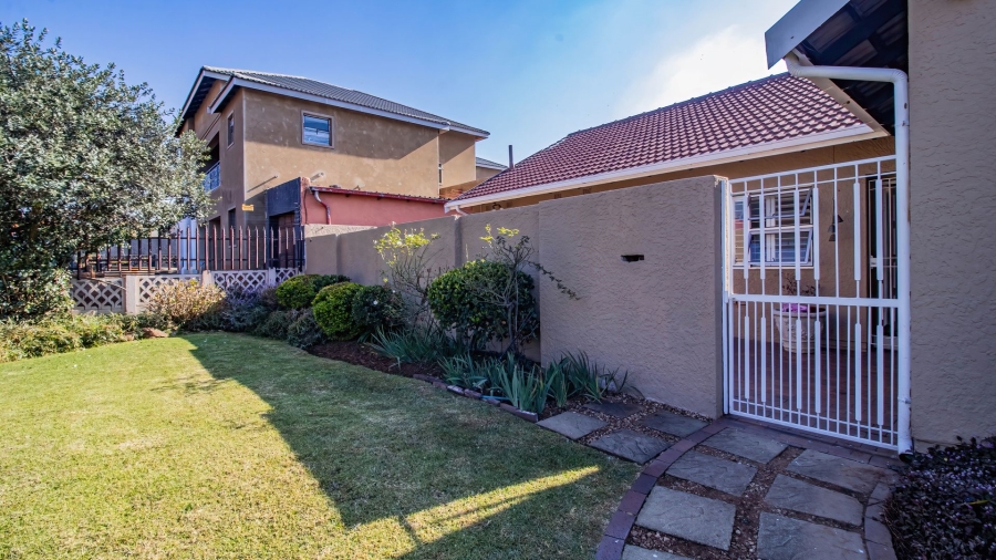 3 Bedroom Property for Sale in Glenanda Gauteng