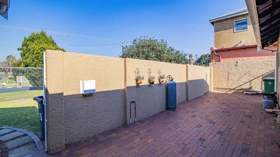 3 Bedroom Property for Sale in Glenanda Gauteng