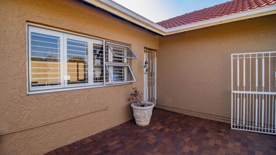 3 Bedroom Property for Sale in Glenanda Gauteng