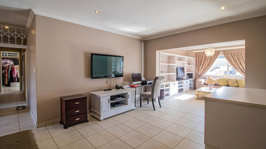 3 Bedroom Property for Sale in Glenanda Gauteng