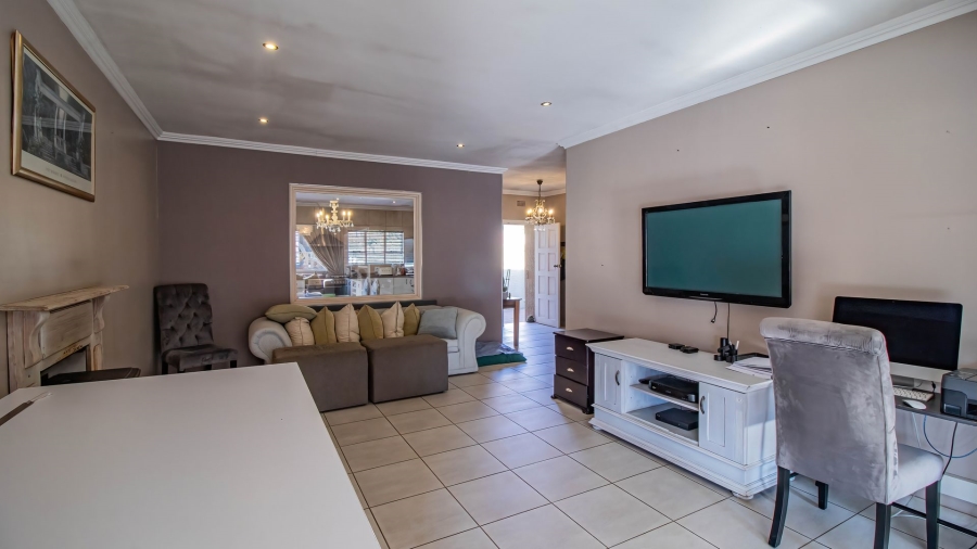 3 Bedroom Property for Sale in Glenanda Gauteng