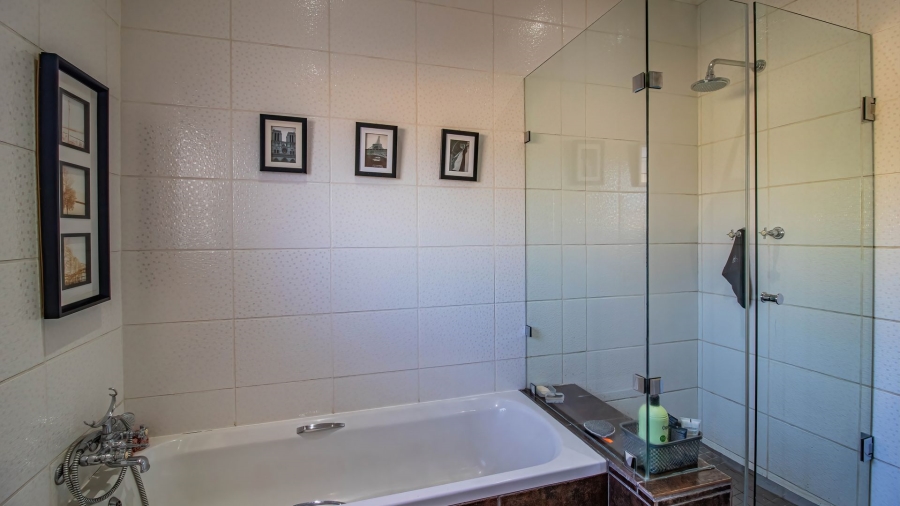 3 Bedroom Property for Sale in Glenanda Gauteng