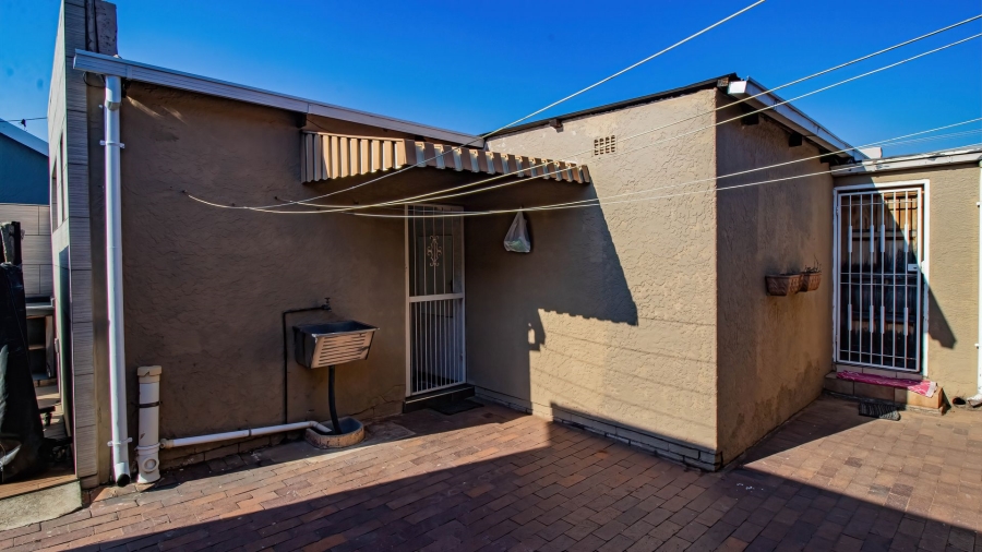 3 Bedroom Property for Sale in Glenanda Gauteng