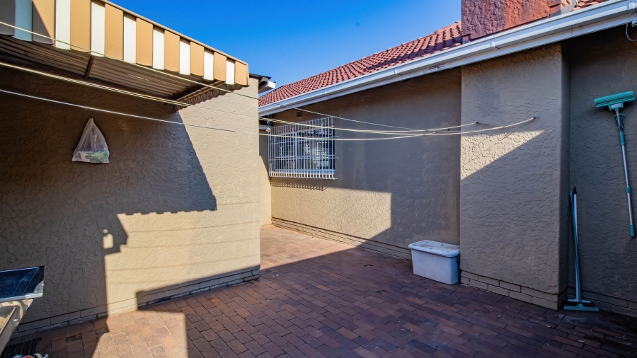 3 Bedroom Property for Sale in Glenanda Gauteng