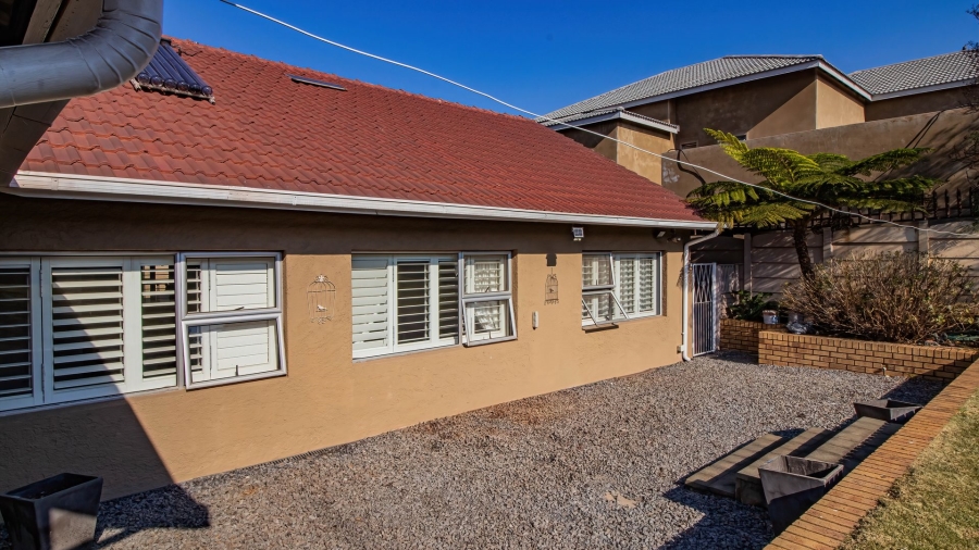 3 Bedroom Property for Sale in Glenanda Gauteng