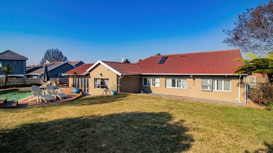 3 Bedroom Property for Sale in Glenanda Gauteng