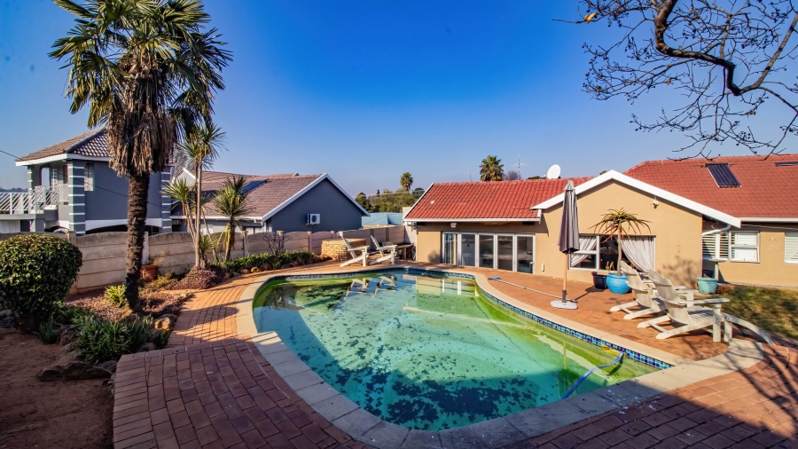 3 Bedroom Property for Sale in Glenanda Gauteng
